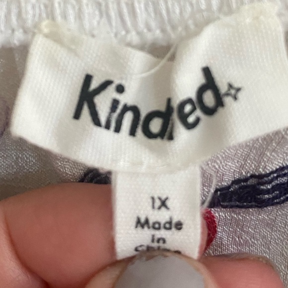 Elegant Floral Embroidered Blouse - Picture 2 of 2